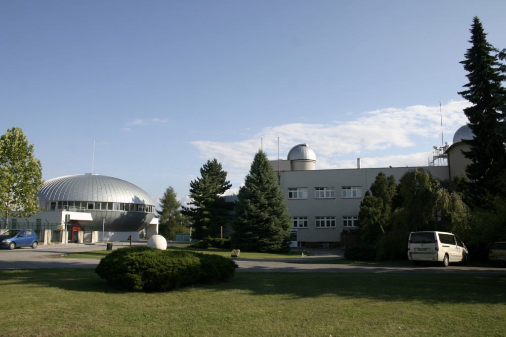 Hvězdárna a planetárium Hradec Králové - celkový pohled